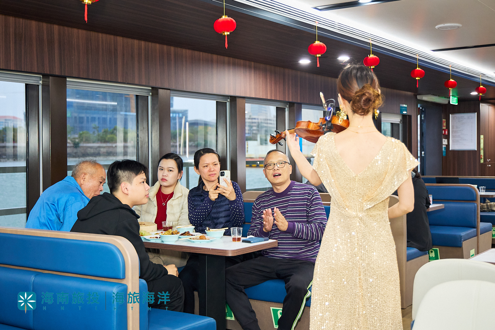 一层聚餐.jpg 一层聚餐.jpg